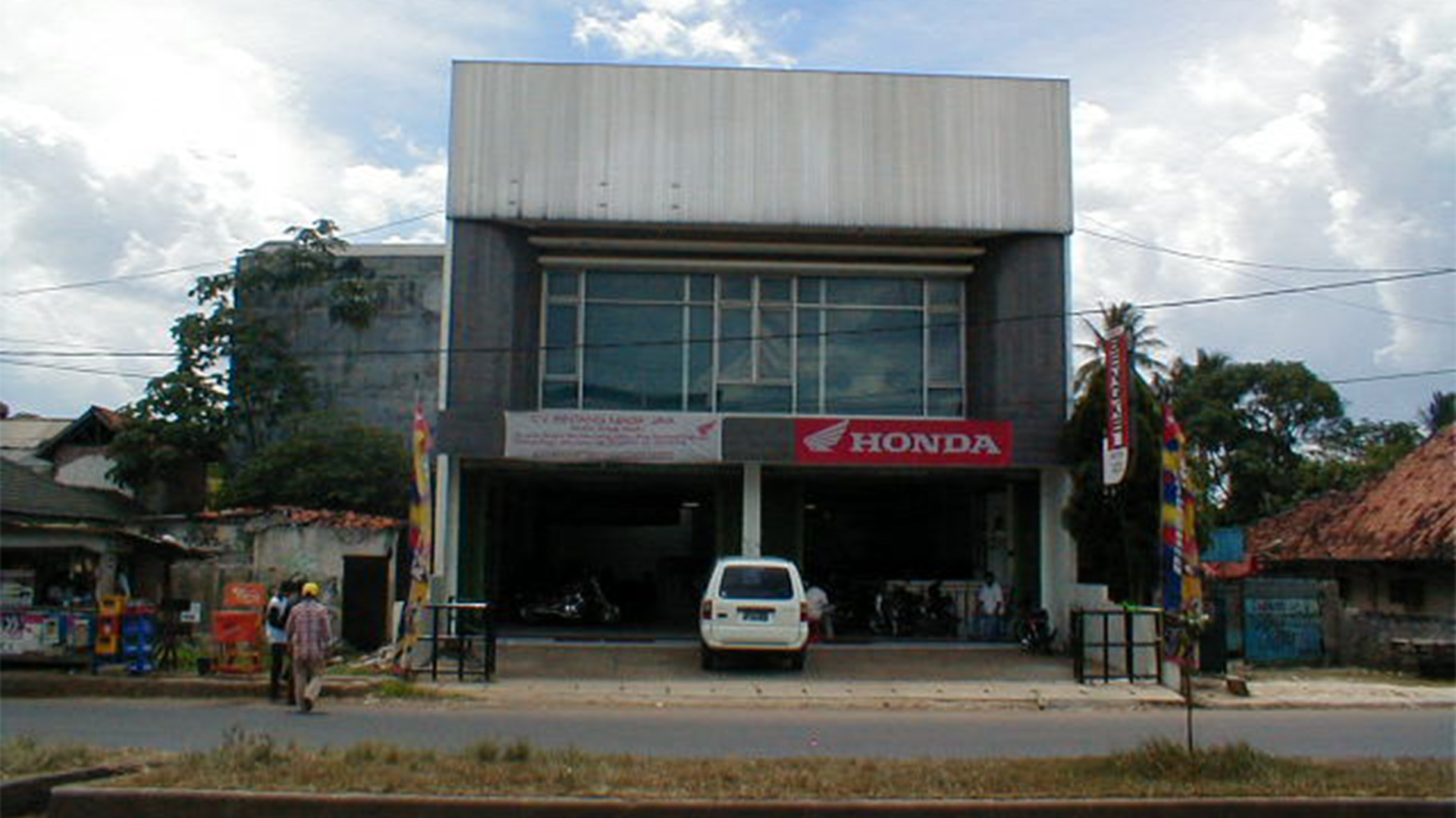 Showroom awal Bintang Motor Cibinong 2001