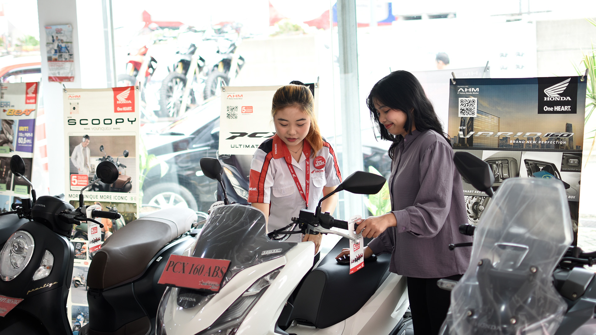 Ilustrasi penjualan motor massal