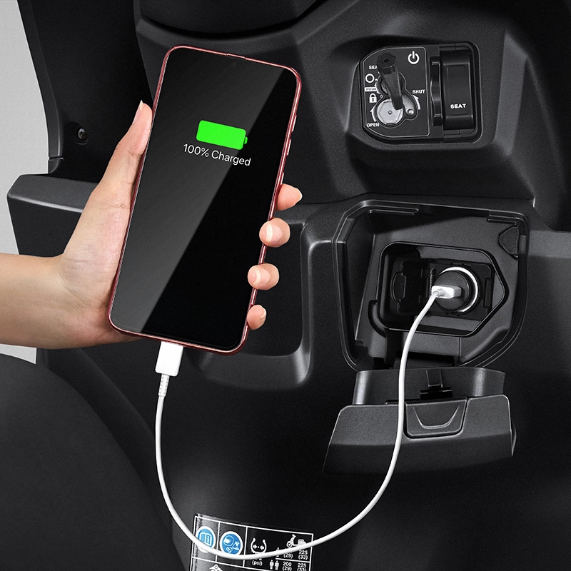 Power Charger di Rak Depan