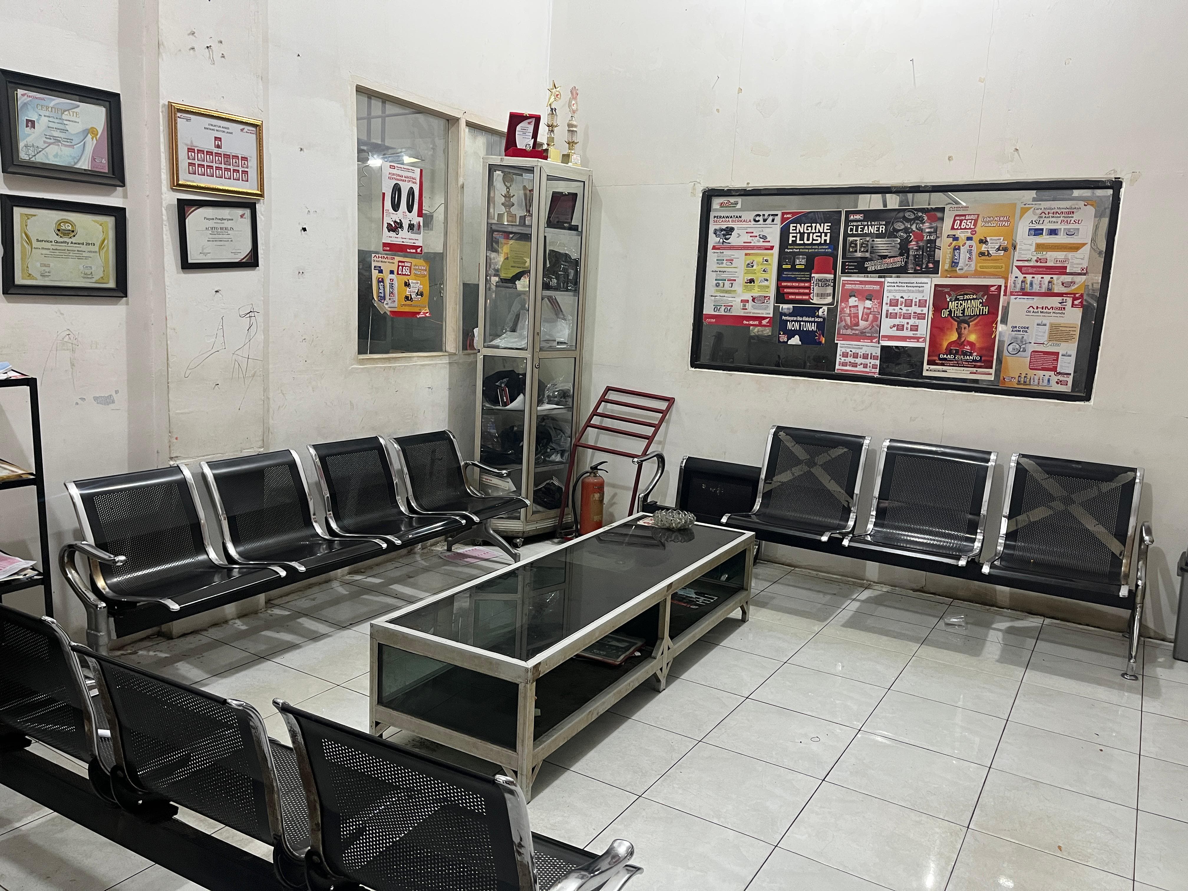 Fasilitas Honda Bintang Motor Lahat 4