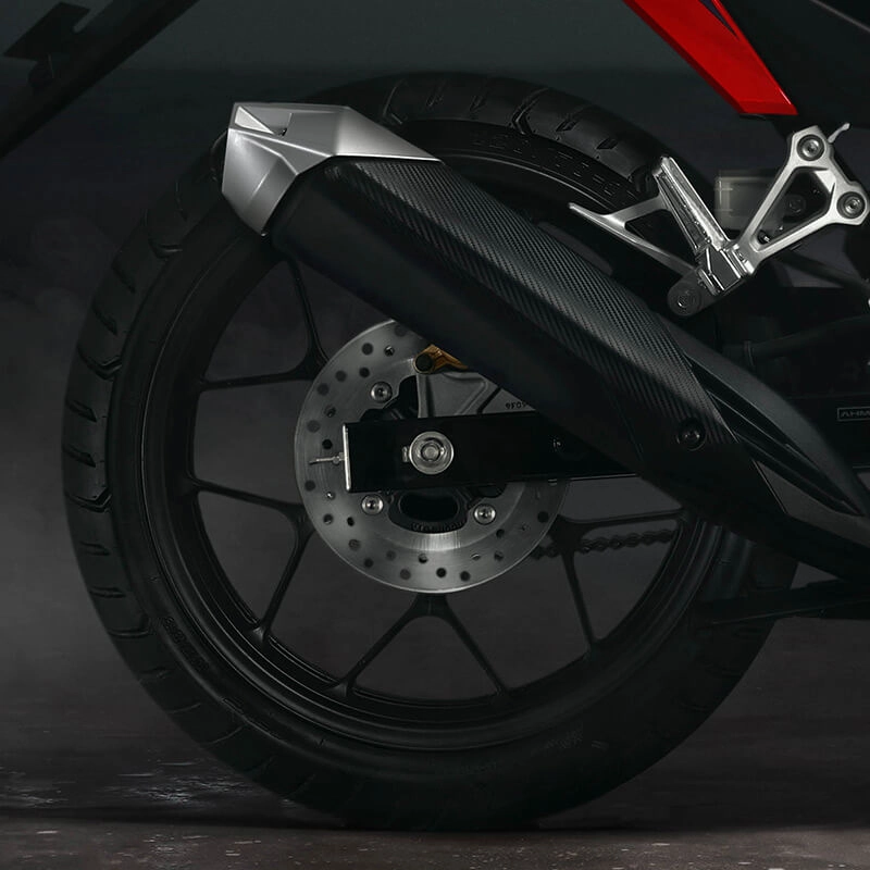 Fitur Rear Wide Tubeless Tire & Disc Brake