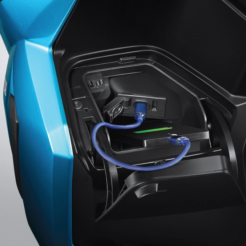 Fitur USB Charger in Console Box