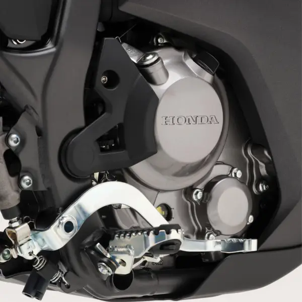Fitur 250cc DOHC Engine With Assist/Slipper Clutch