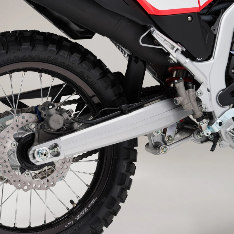 Fitur Aluminium Swing Arm With Pro Link