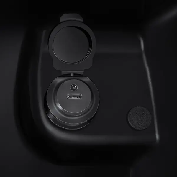 Keunggulan Fitur USB Type-C Charger in Console Box