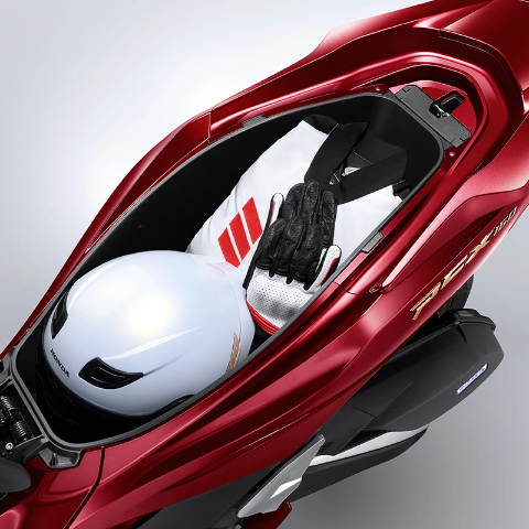 Fitur 30 Liter Extra Large Luggage Box