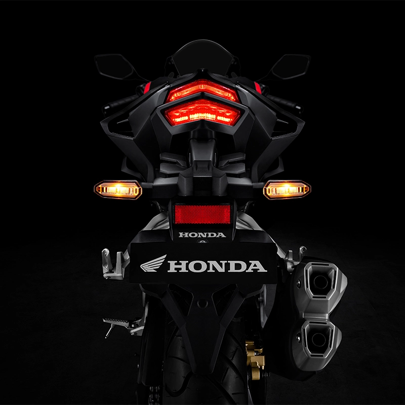 Fitur New! All LED Lighting System with Hazard Lamp