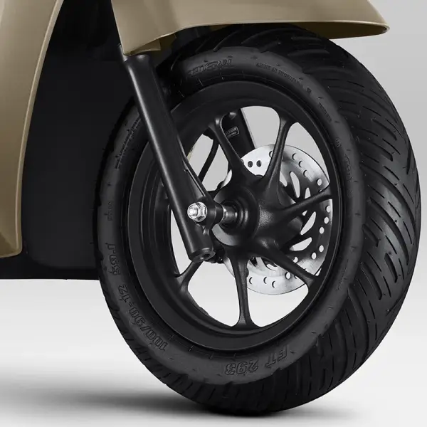 Keunggulan Fitur Ban & Velg 12 dengan desain yang Retro