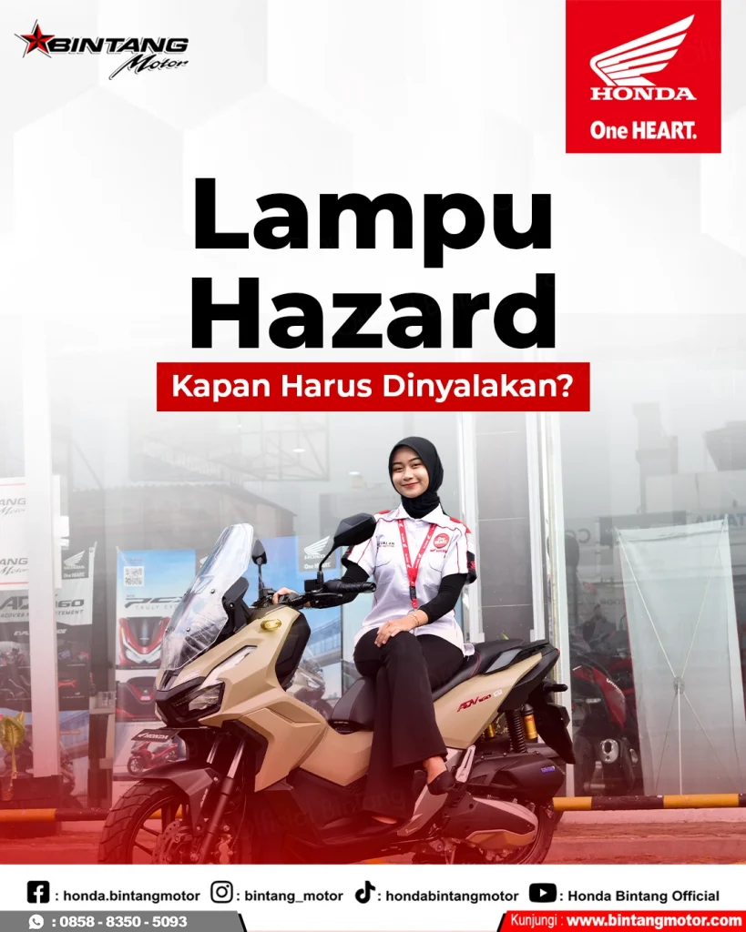 Seorang pramuniaga Bintang Motor tersenyum sambil duduk di motor matic Honda ADV, dengan tulisan: Lampu Hazard, Kapan Harus Dinyalakan?