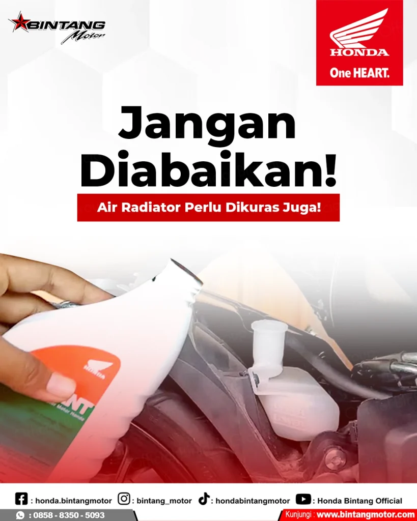 Proses pengurasan air radiator motor Honda di bengkel resmi Bintang Motor