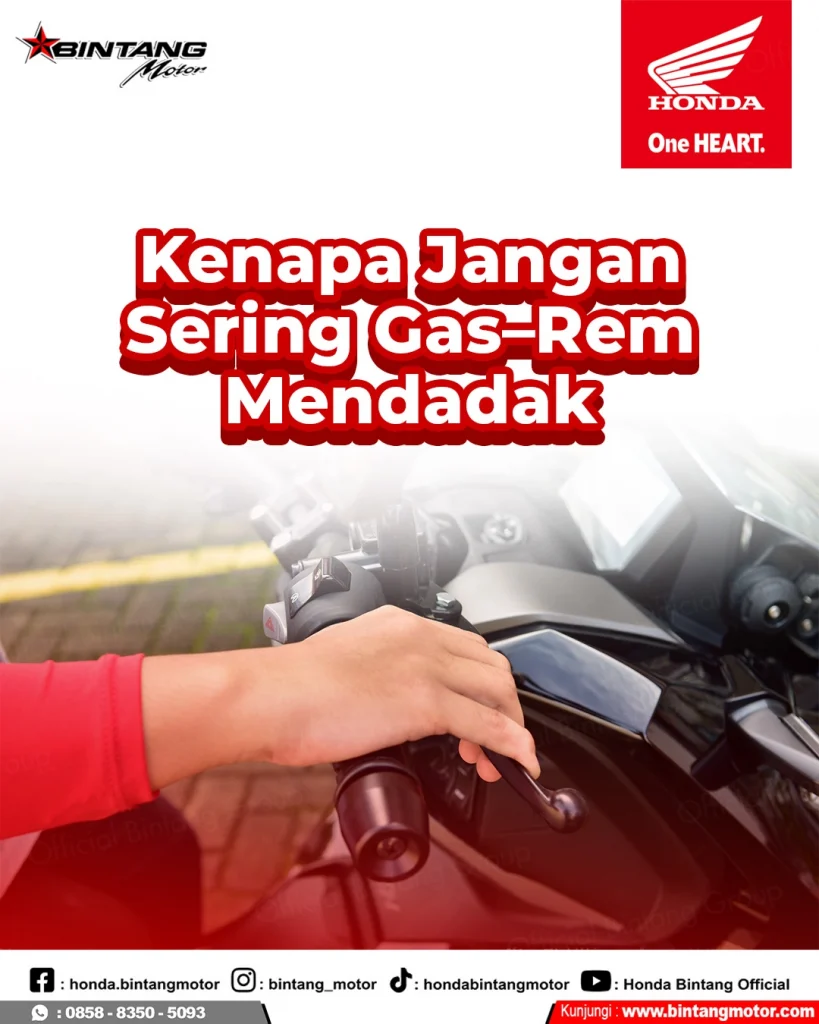 Pengendara motor Honda mengerem mendadak di jalan raya dengan kondisi lalu lintas padat